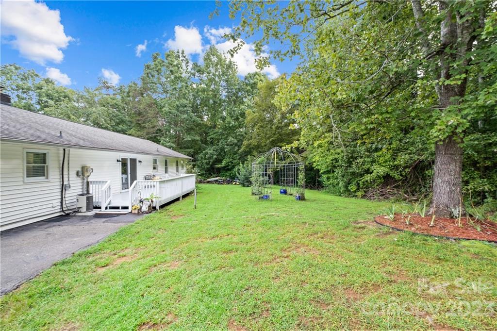 587 Dysartsville Road Nebo NC 28761