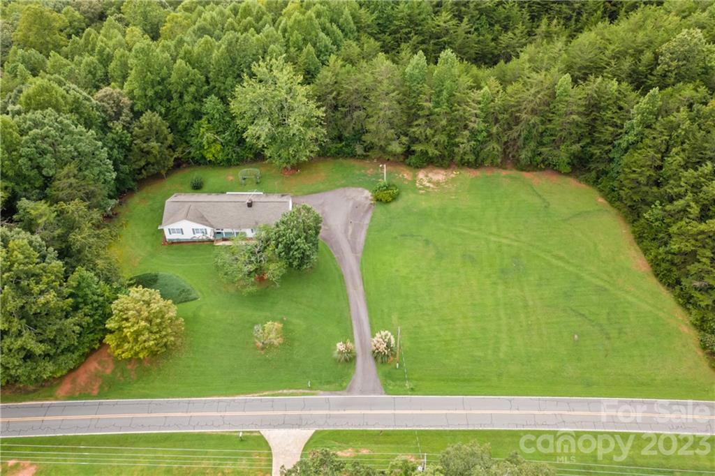 587 Dysartsville Road Nebo NC 28761