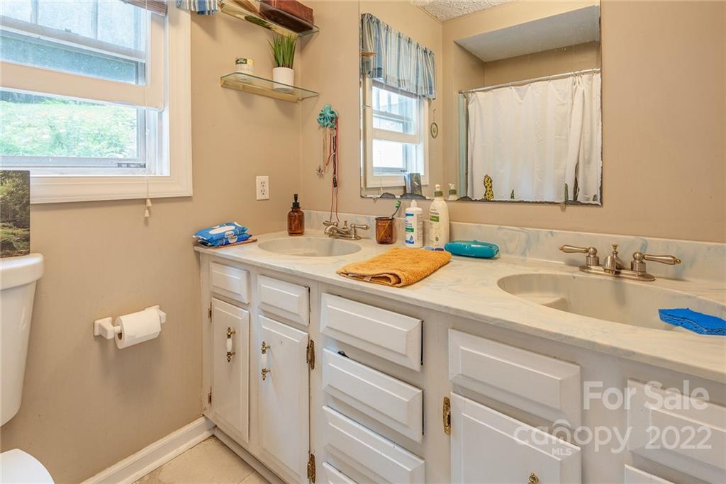 26 Clarendon Avenue Asheville NC 28804