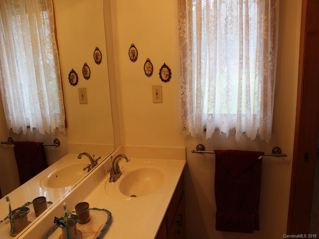 270 Meadowood Lane Burnsville NC 28714