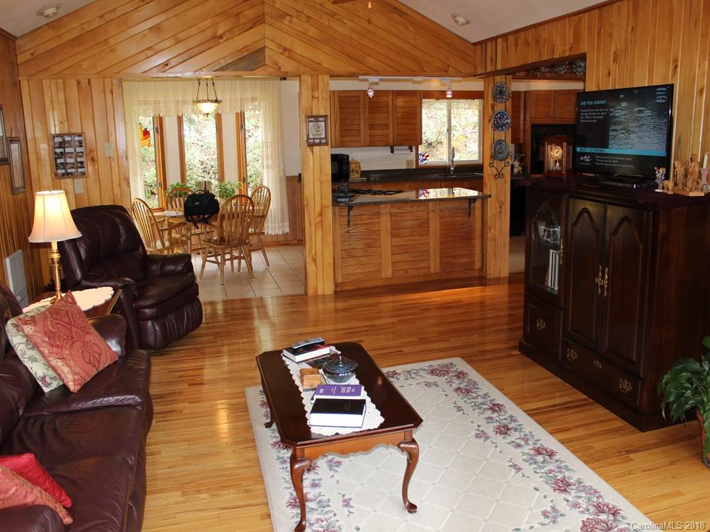 270 Meadowood Lane Burnsville NC 28714