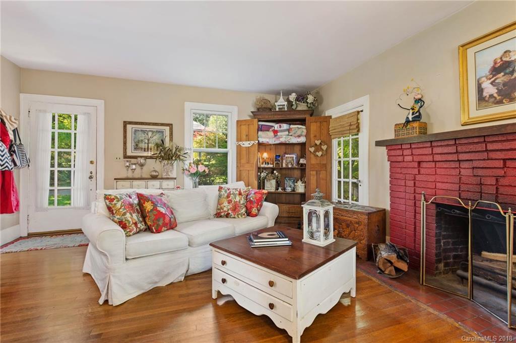 23 Brucemont Place Asheville NC 28806