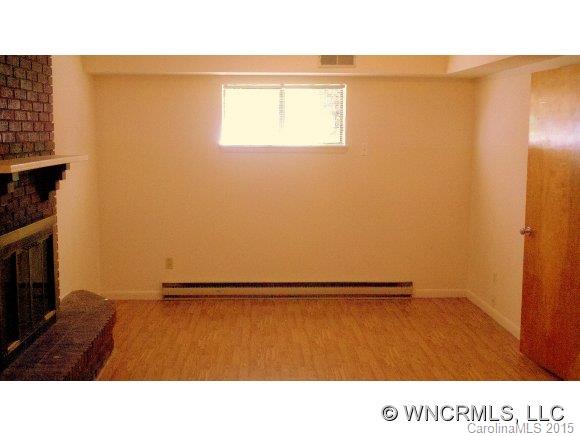 19 Village Court Weaverville NC 28787