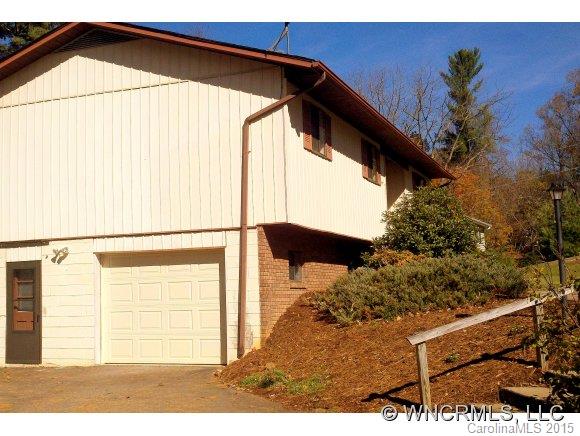 19 Village Court Weaverville NC 28787