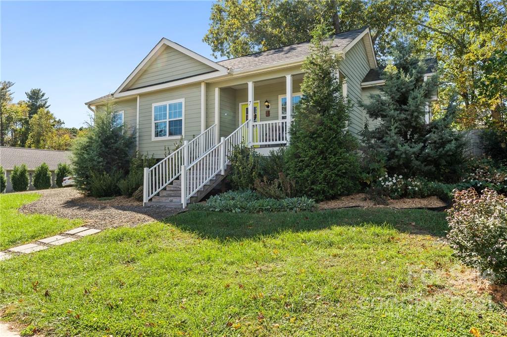 7 Selwyn Place Asheville NC 28806