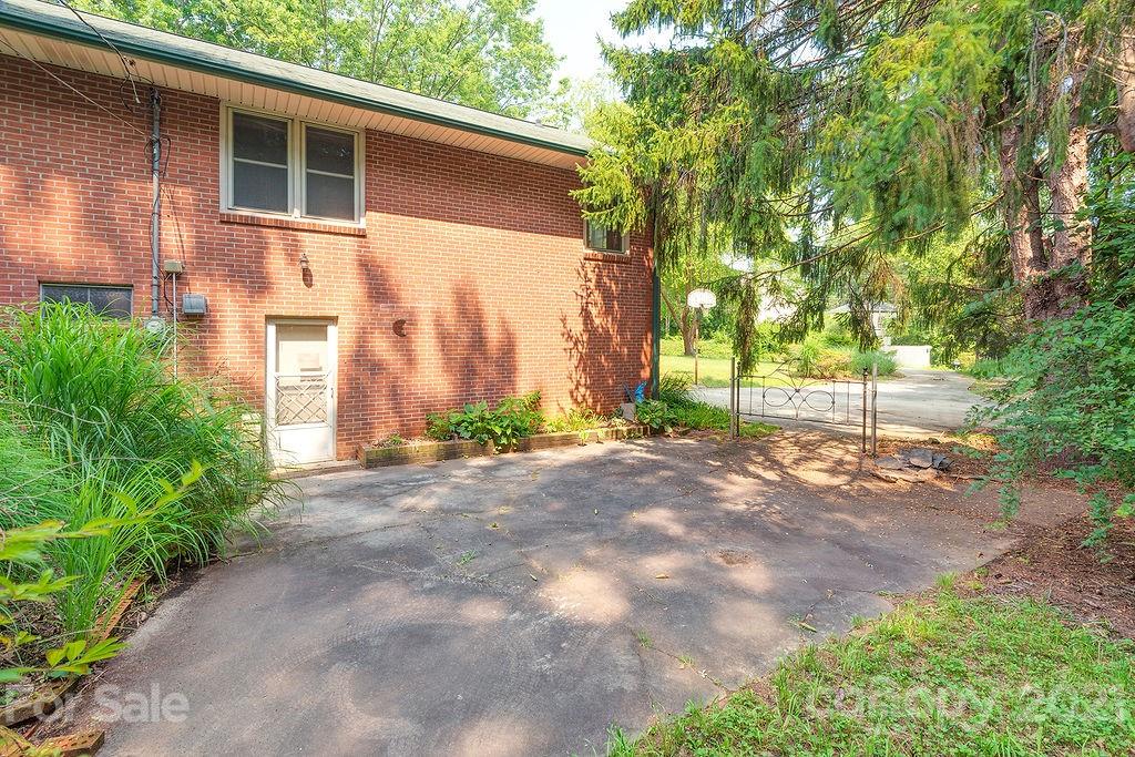 2 Clarendon Road Asheville NC 28806