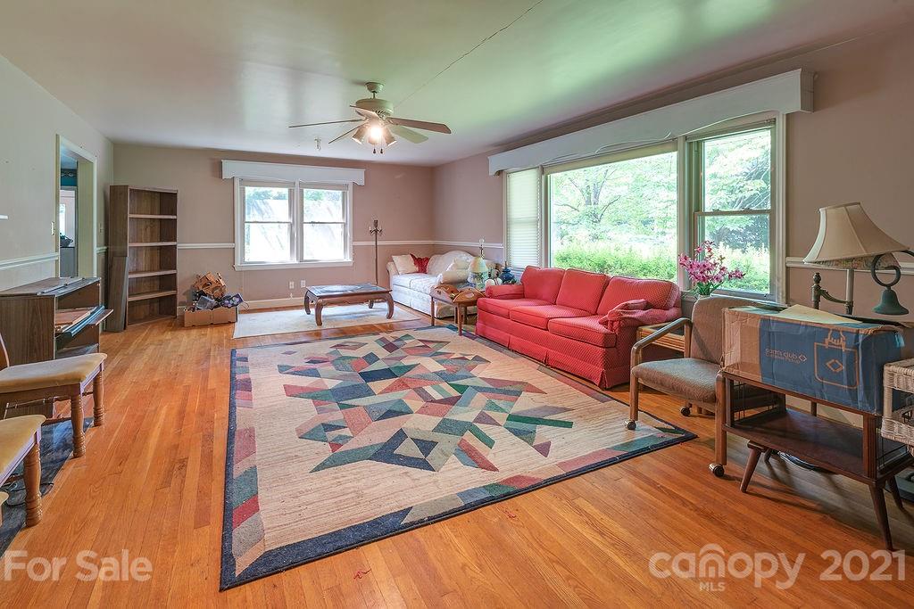 2 Clarendon Road Asheville NC 28806