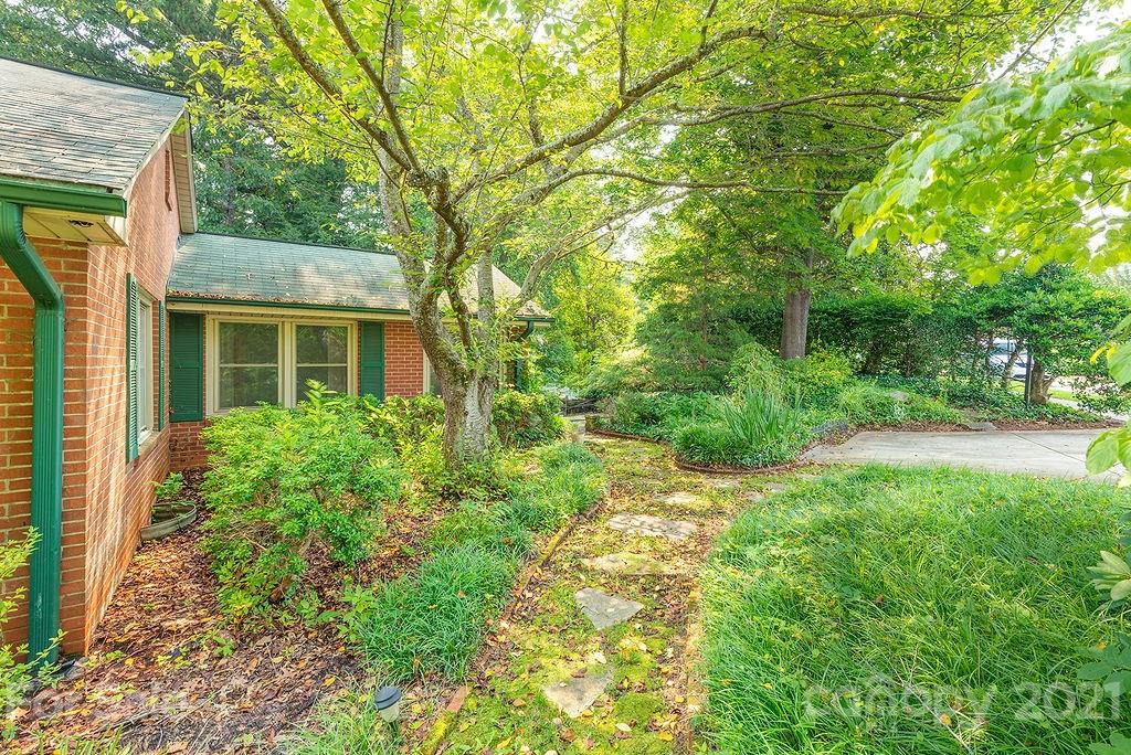 2 Clarendon Road Asheville NC 28806