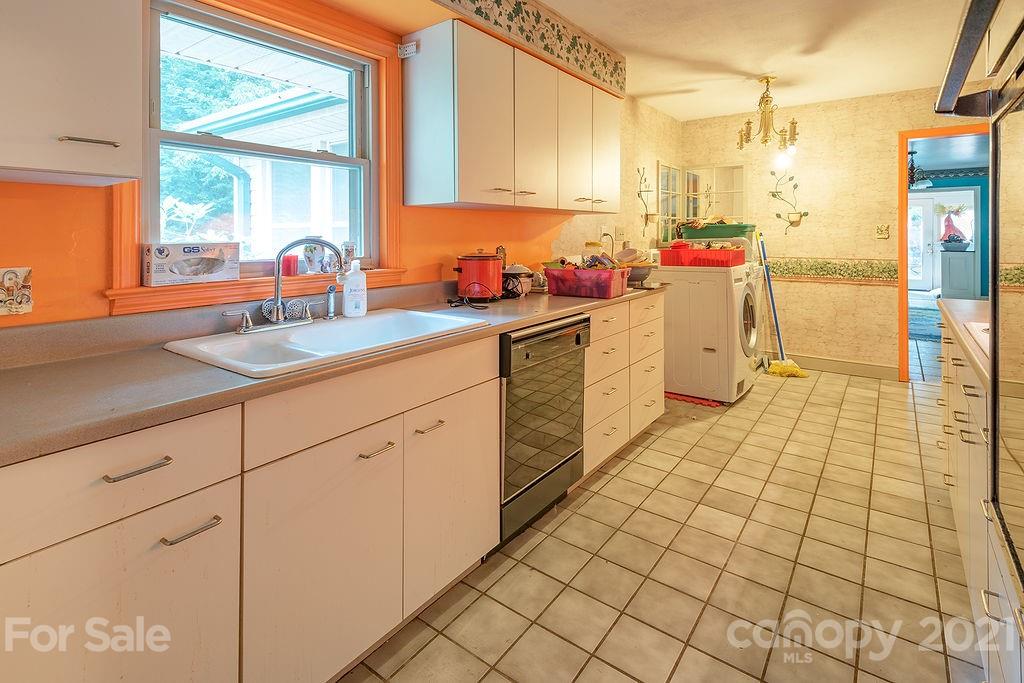 2 Clarendon Road Asheville NC 28806