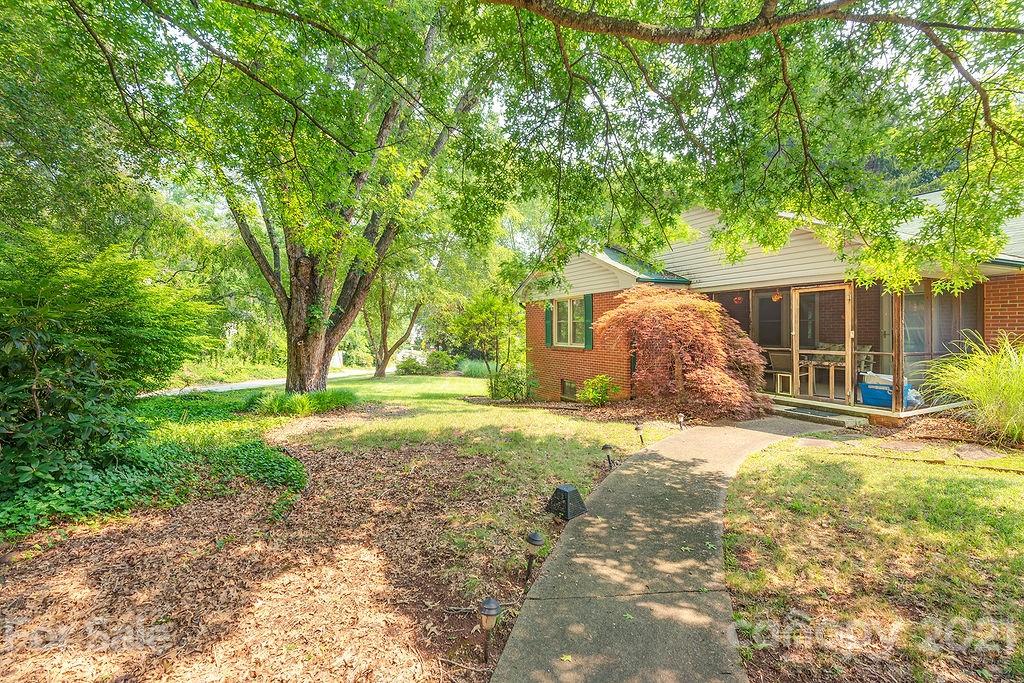 2 Clarendon Road Asheville NC 28806