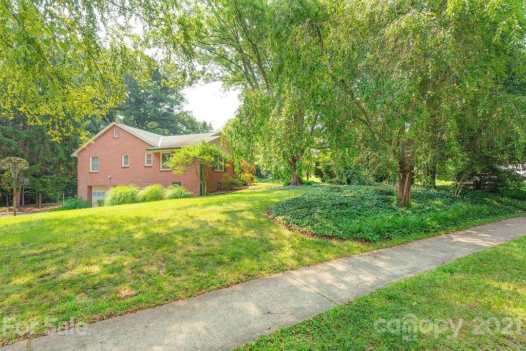 2 Clarendon Road Asheville NC 28806
