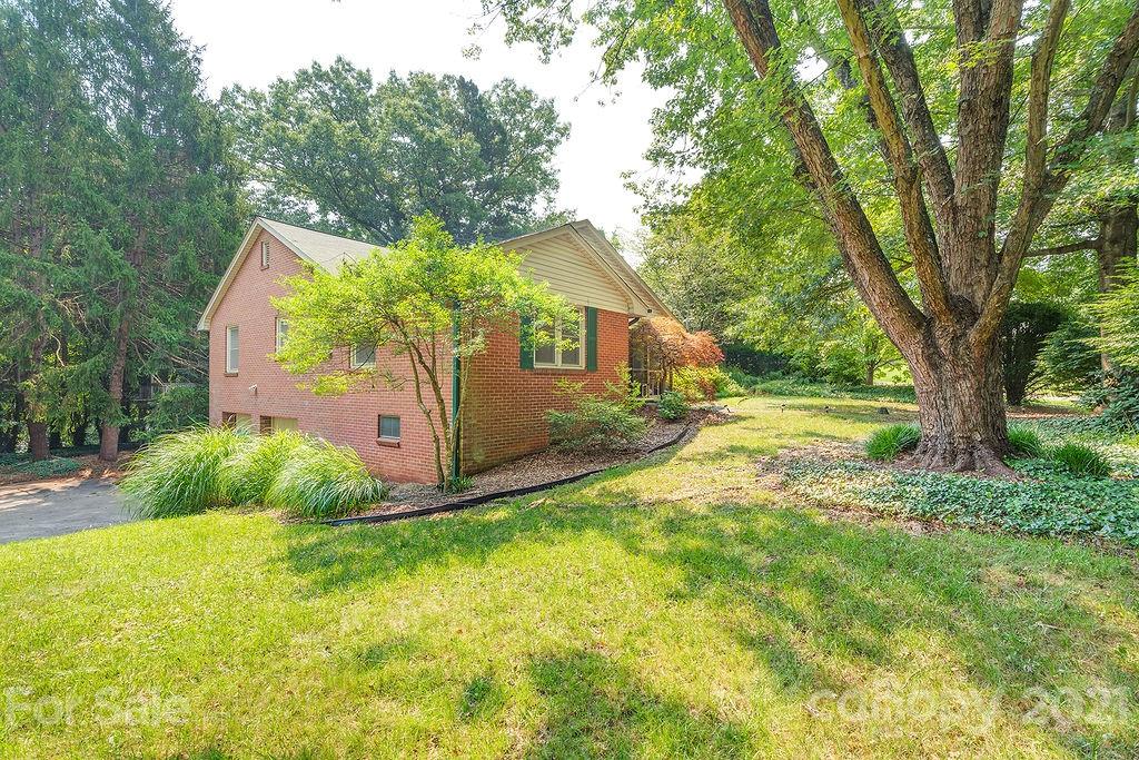 2 Clarendon Road Asheville NC 28806