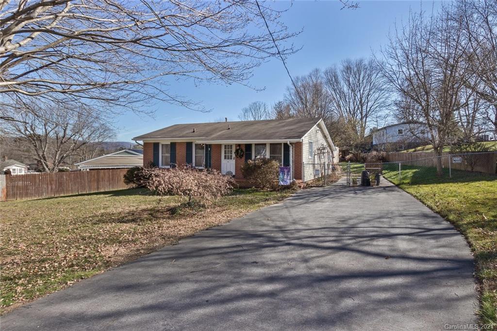 11 Starmount Drive Asheville NC 28806
