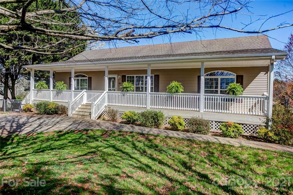 15 Due West Drive Leicester NC 28748