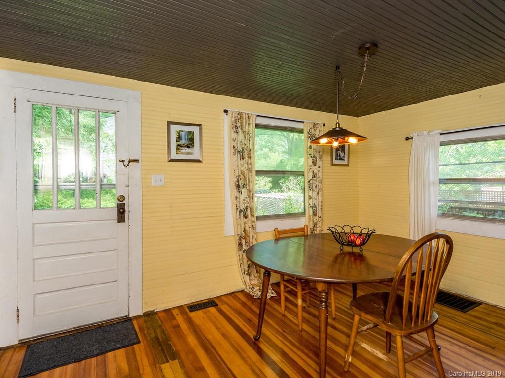17 Oteen Park Place Asheville NC 28805