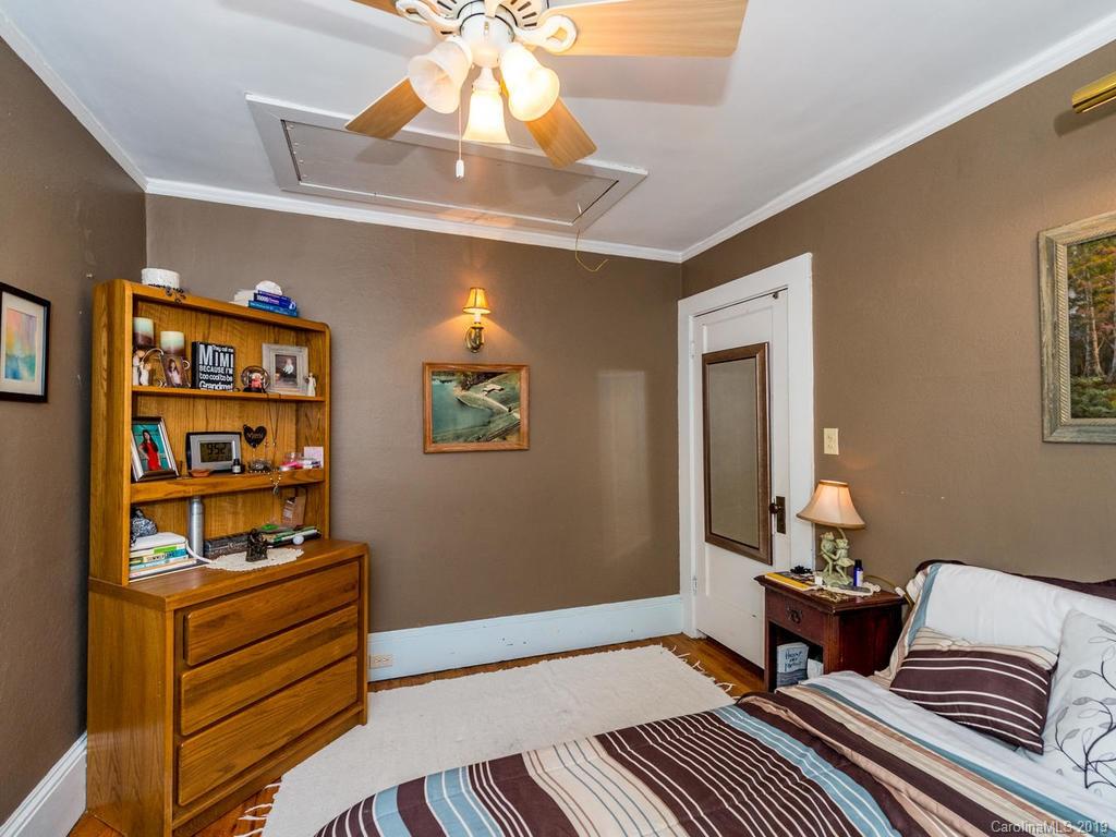 17 Oteen Park Place Asheville NC 28805