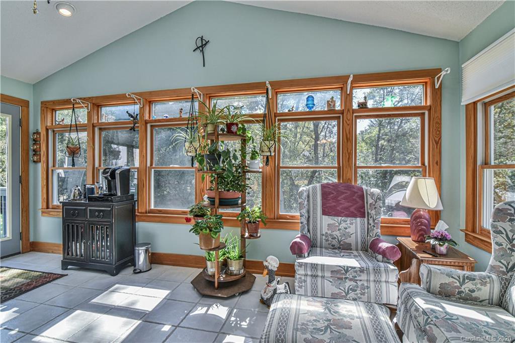 76 Woodland Hills Road Asheville NC 28804
