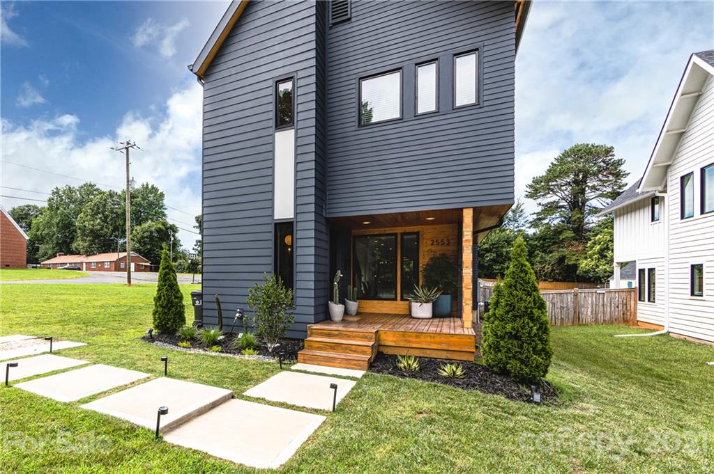 2553 Elkwood Circle Charlotte NC 28205
