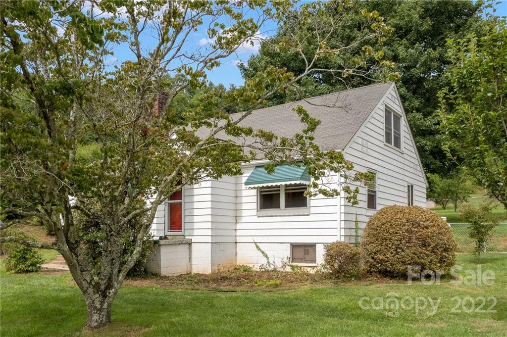90 Beaverdam Loop Road Candler NC 28715