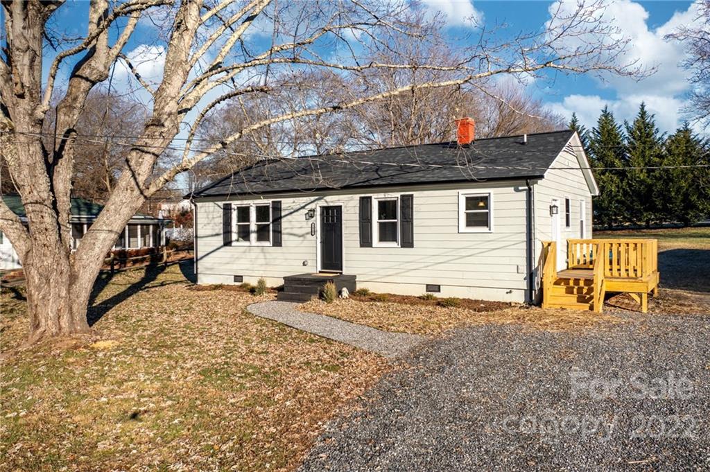 1421 16th Avenue NE Hickory NC 28601