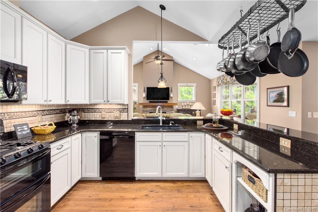 6 Bungalow Way Asheville NC 28804