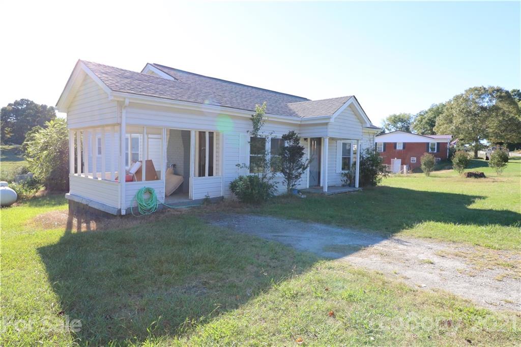 310 Old Henrietta Road Forest City NC 28043
