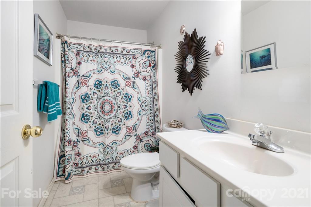 8 Scarlet Oak Lane Asheville NC 28803
