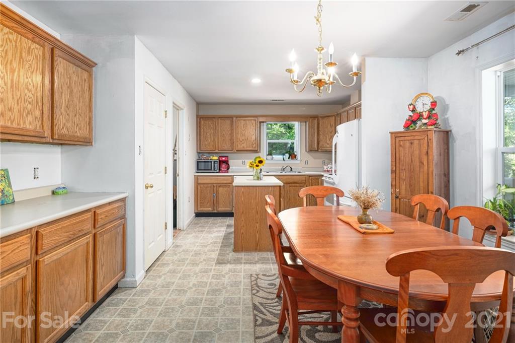 8 Scarlet Oak Lane Asheville NC 28803