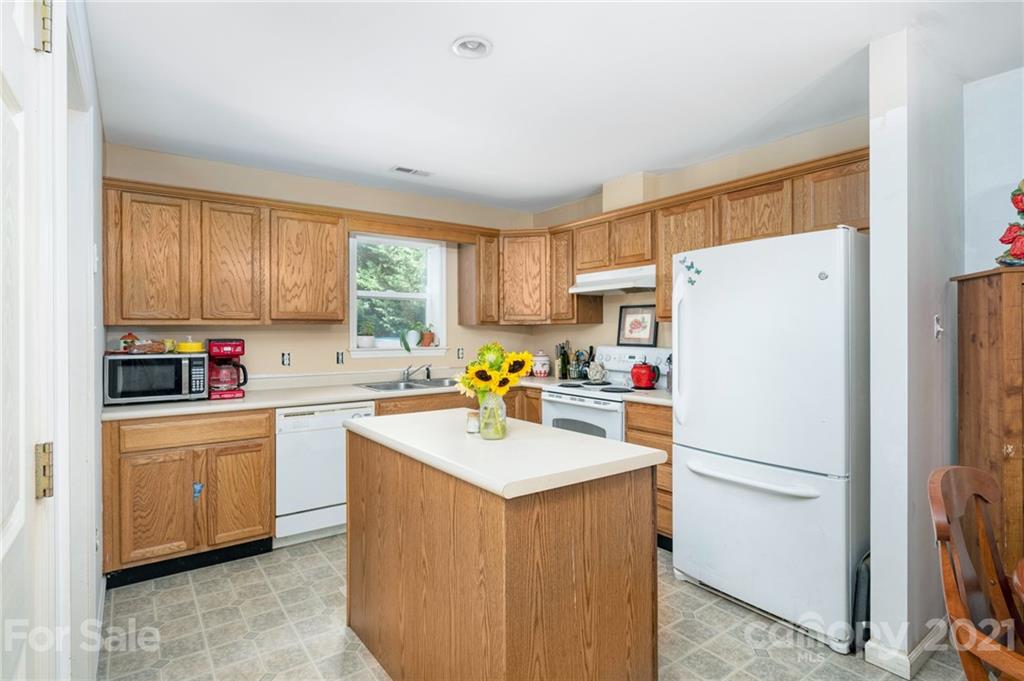 8 Scarlet Oak Lane Asheville NC 28803