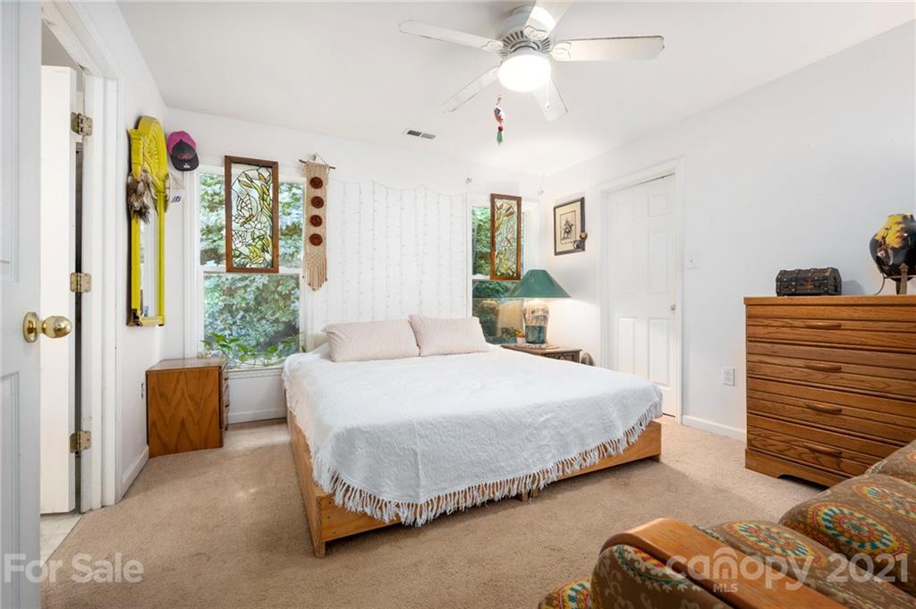 8 Scarlet Oak Lane Asheville NC 28803