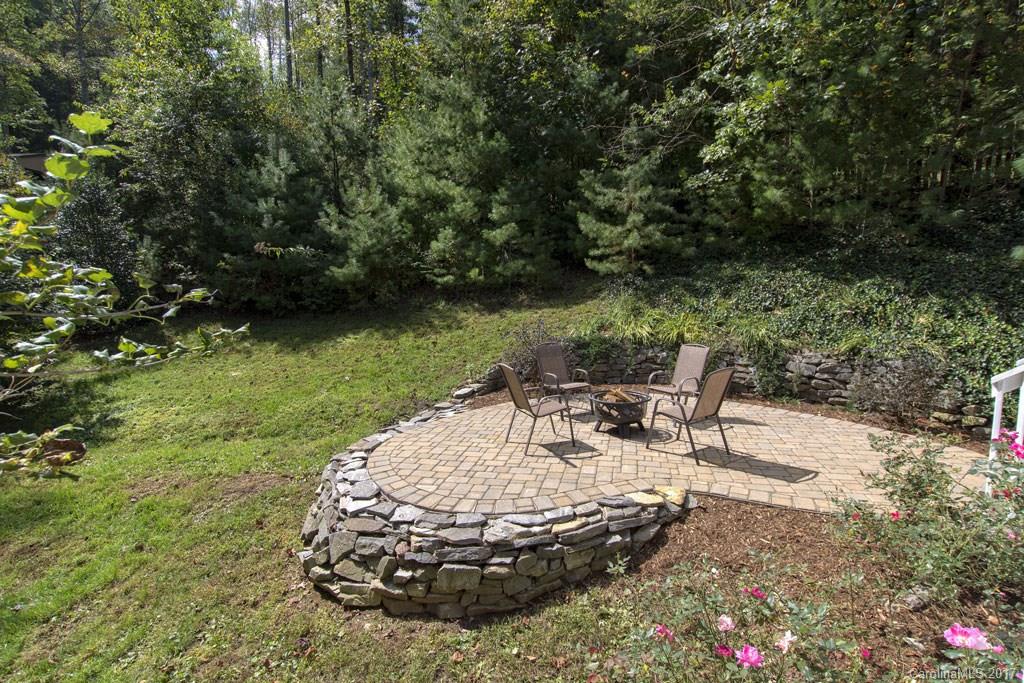 27 Oak Hollow Drive Asheville NC 28805