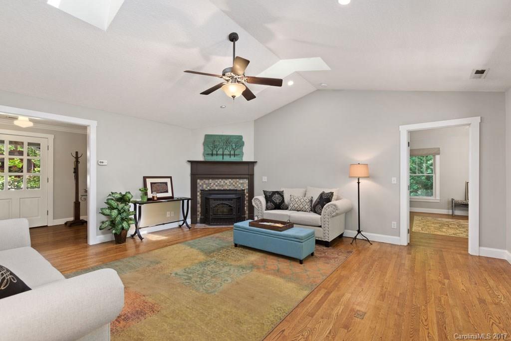 27 Oak Hollow Drive Asheville NC 28805