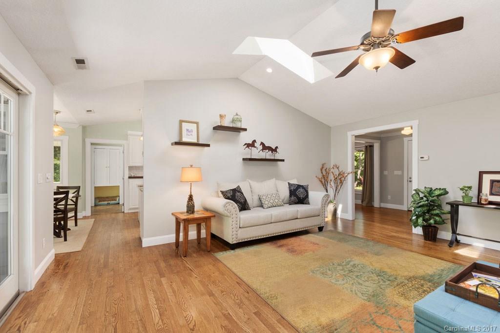27 Oak Hollow Drive Asheville NC 28805