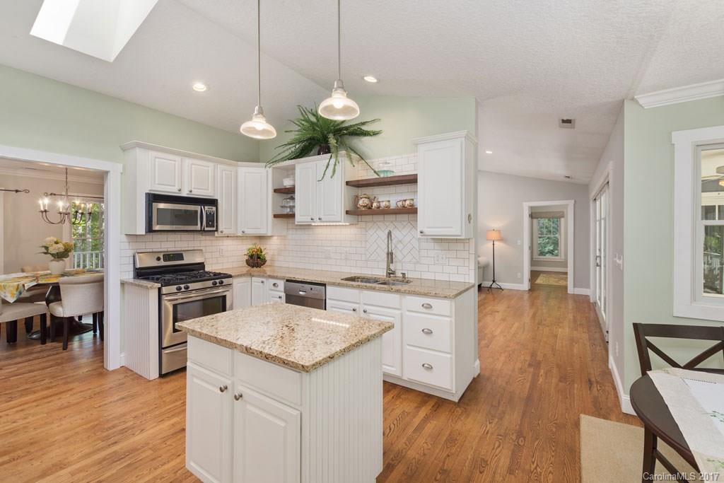 27 Oak Hollow Drive Asheville NC 28805