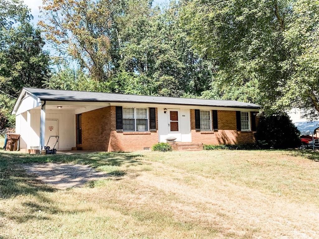 1235 Village Circle Hickory NC 28602