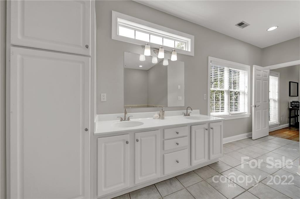 1437 Runnymede Lane Charlotte NC 28211