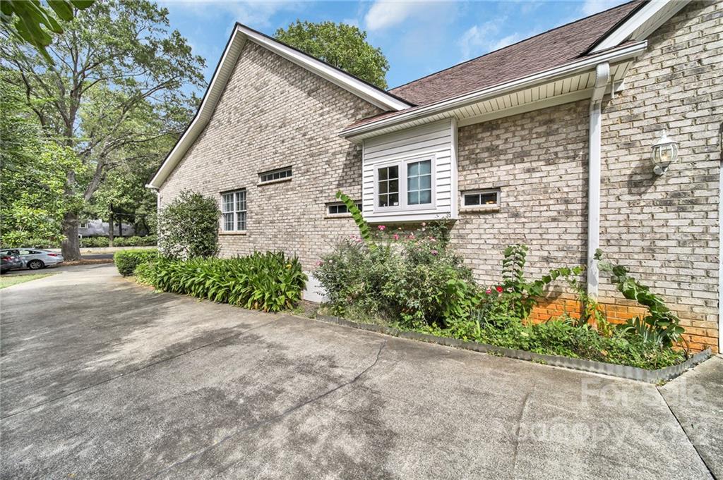 1437 Runnymede Lane Charlotte NC 28211