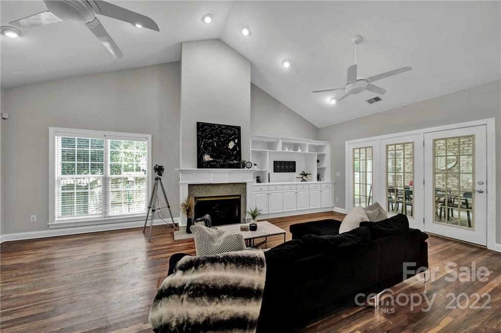 1437 Runnymede Lane Charlotte NC 28211
