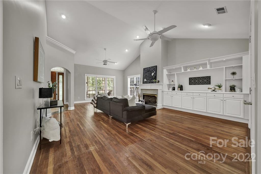 1437 Runnymede Lane Charlotte NC 28211