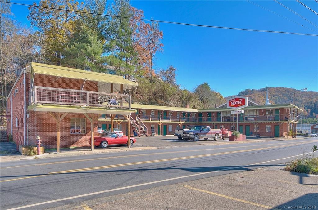379 Oak Avenue Spruce Pine NC 28777