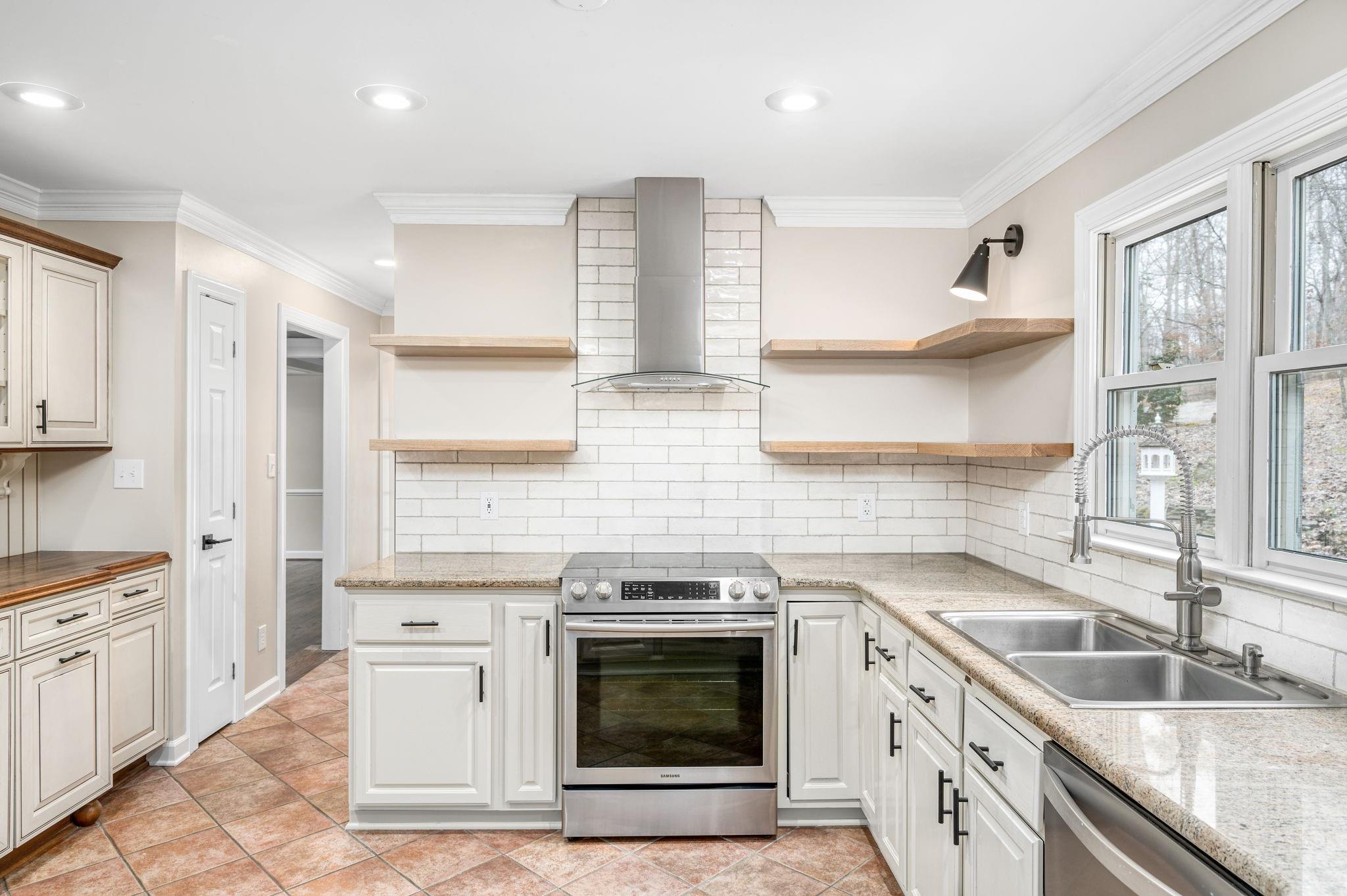 64 Mallonee Drive Candler NC 28715