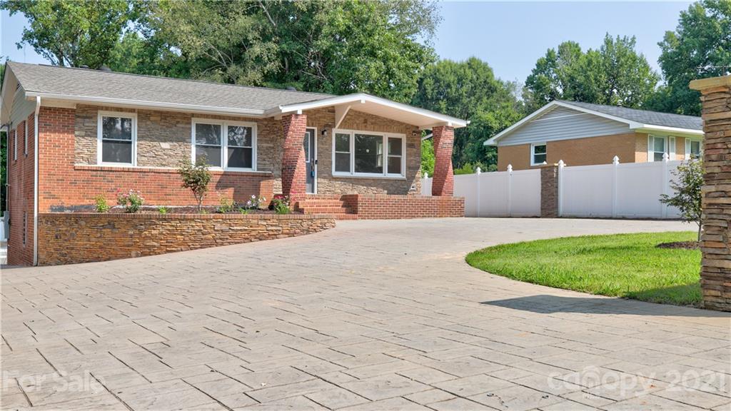 4337 Tipperary Place Charlotte NC 28215