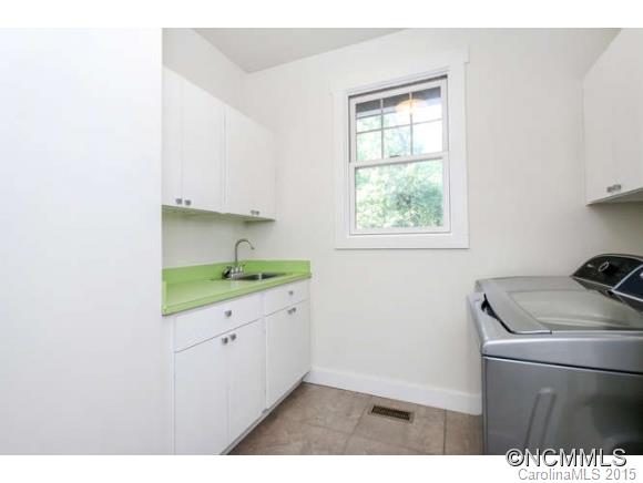 83 Oak Hollow Drive Asheville NC 28805