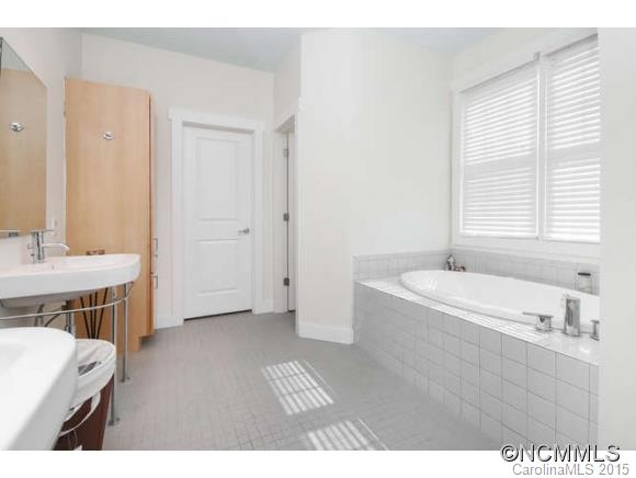 83 Oak Hollow Drive Asheville NC 28805