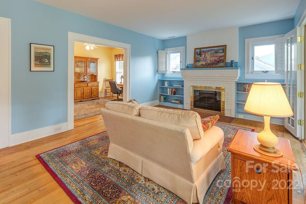 25 Mount Vernon Circle Asheville NC 28804