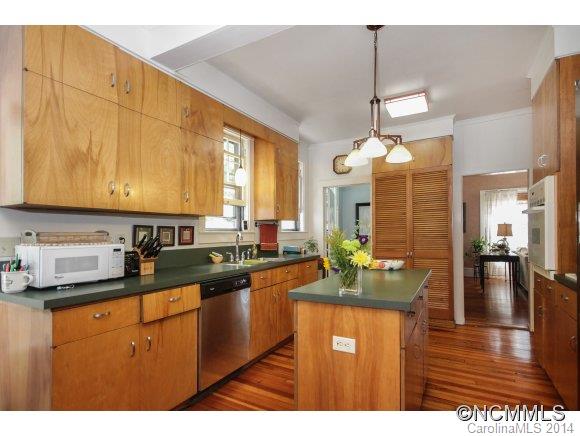22 Howland Road Asheville NC 28804