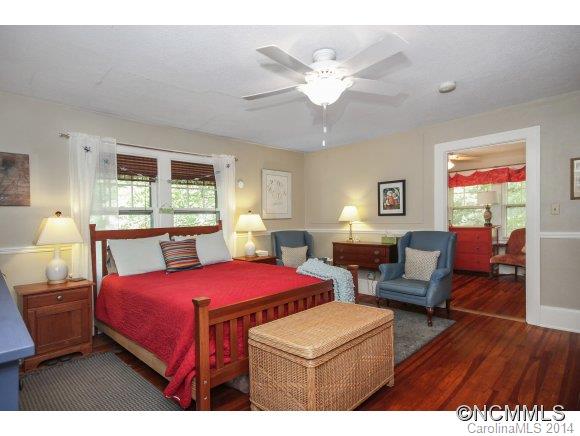 22 Howland Road Asheville NC 28804