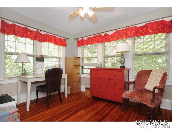 22 Howland Road Asheville NC 28804