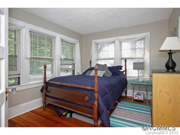 22 Howland Road Asheville NC 28804