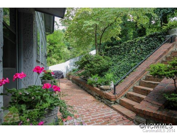 22 Howland Road Asheville NC 28804